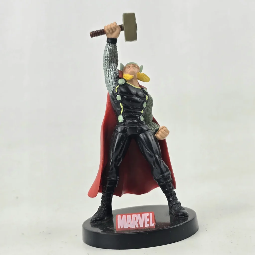 Figura de Thor de Marvel levantando Mjolnir. by Remates Narvaja