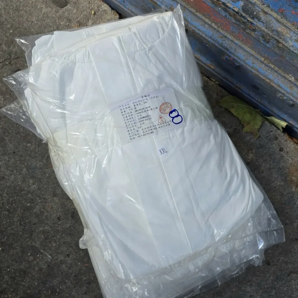 Paquete sellado de un mono protector blanco no médico talla XXL. by Remates Narvaja