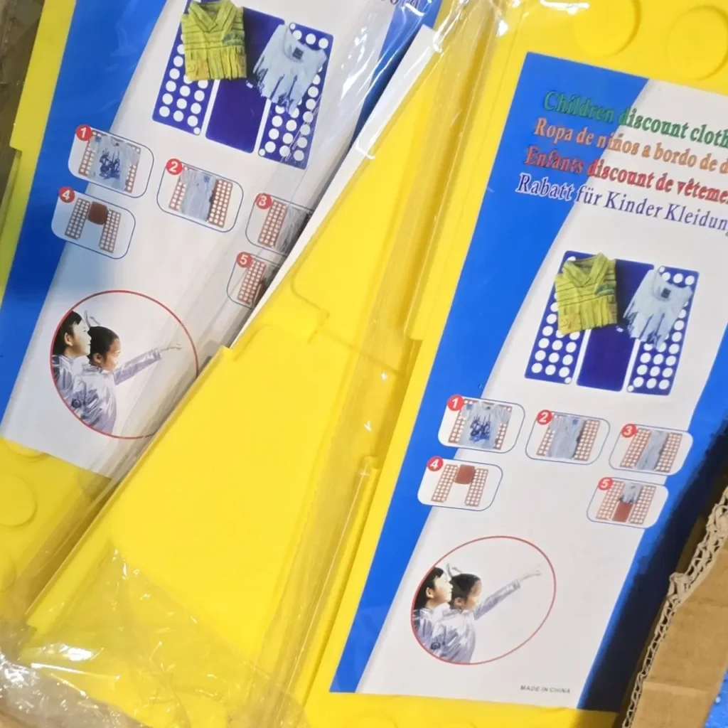 Paquetes de organizadores amarillos y azules para doblar ropa infantil con descuento. by Remates Narvaja