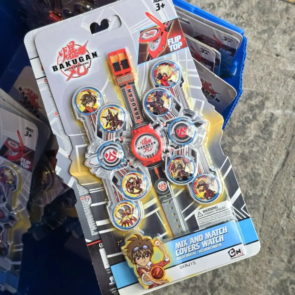 Reloj digital Bakugan Battle Brawlers con cubiertas intercambiables. by Remates Narvaja
