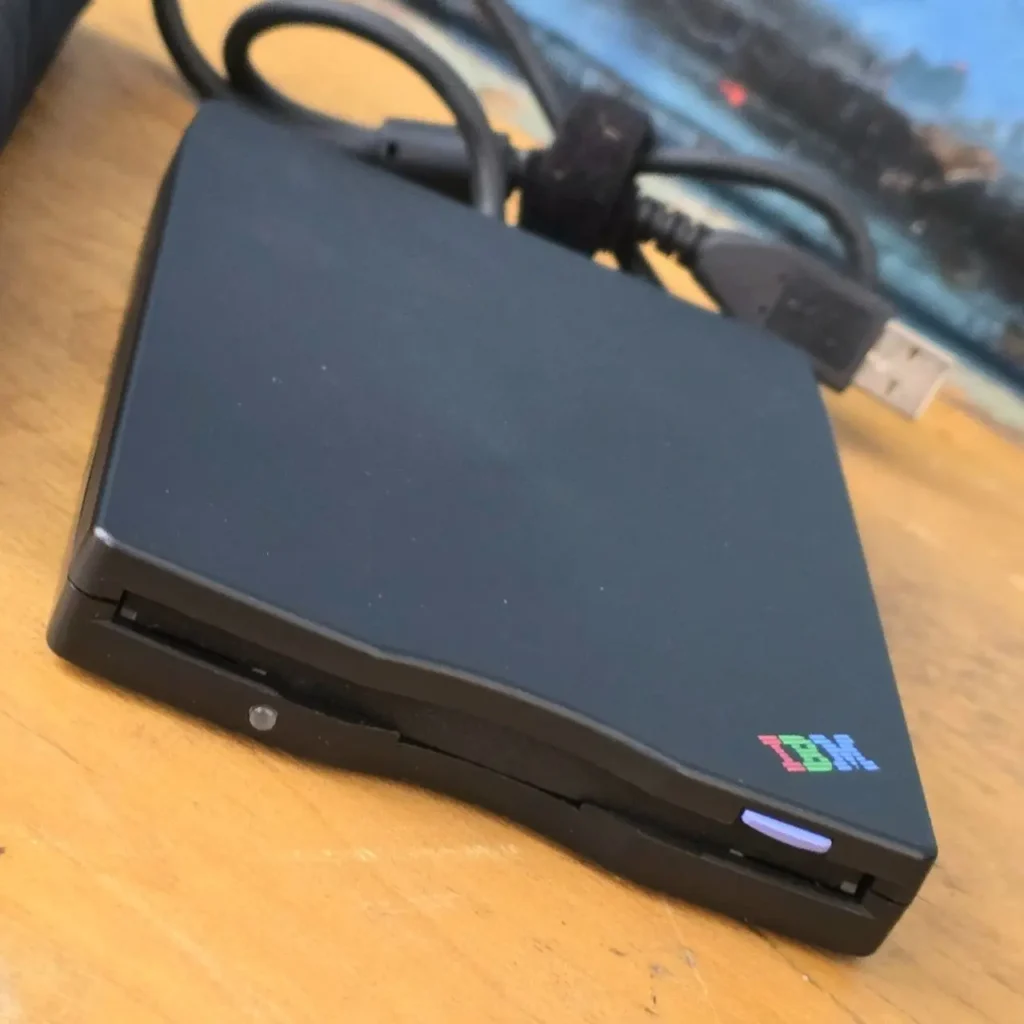 Unidad de disquete externa USB IBM de 3.5 pulgadas negra. by Remates Narvaja