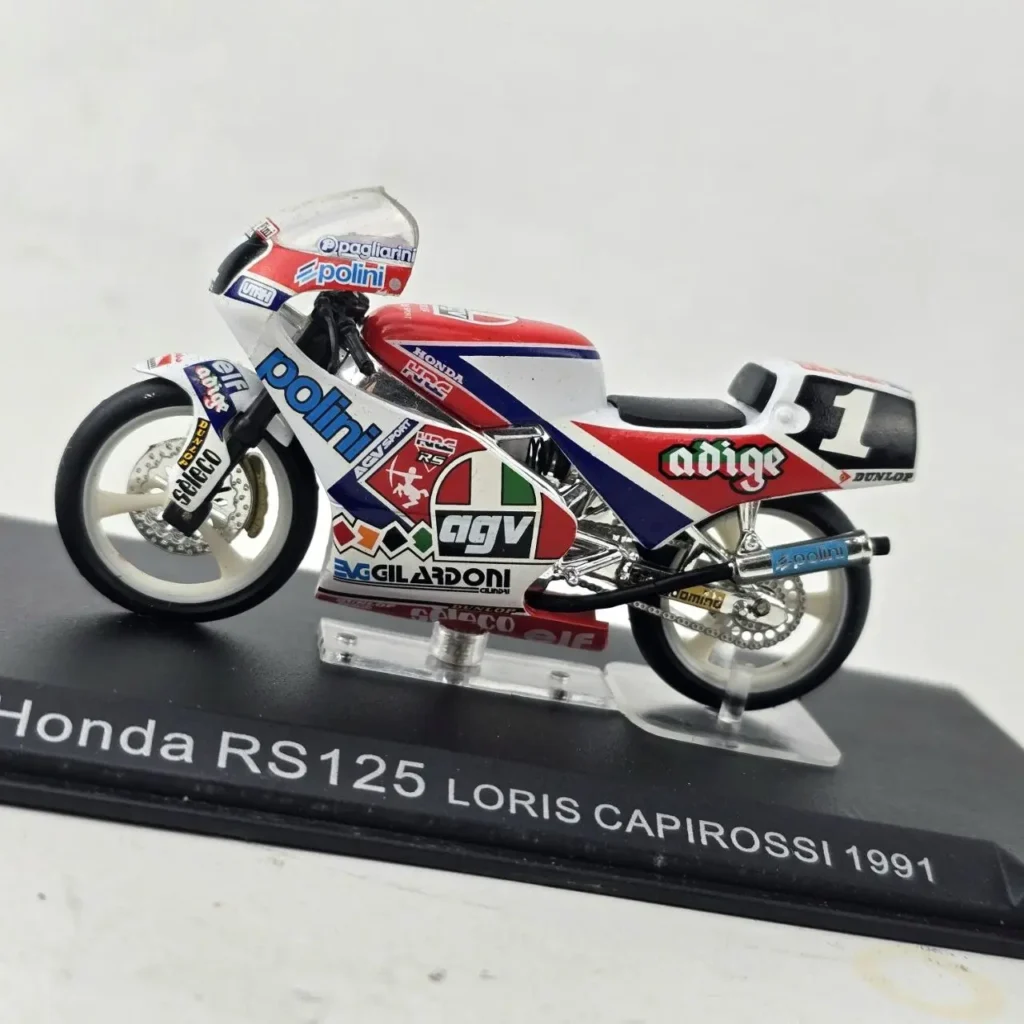 Modelo de motocicleta Honda RS125 de Loris Capirossi de 1991 con el número 1. by Remates Narvaja