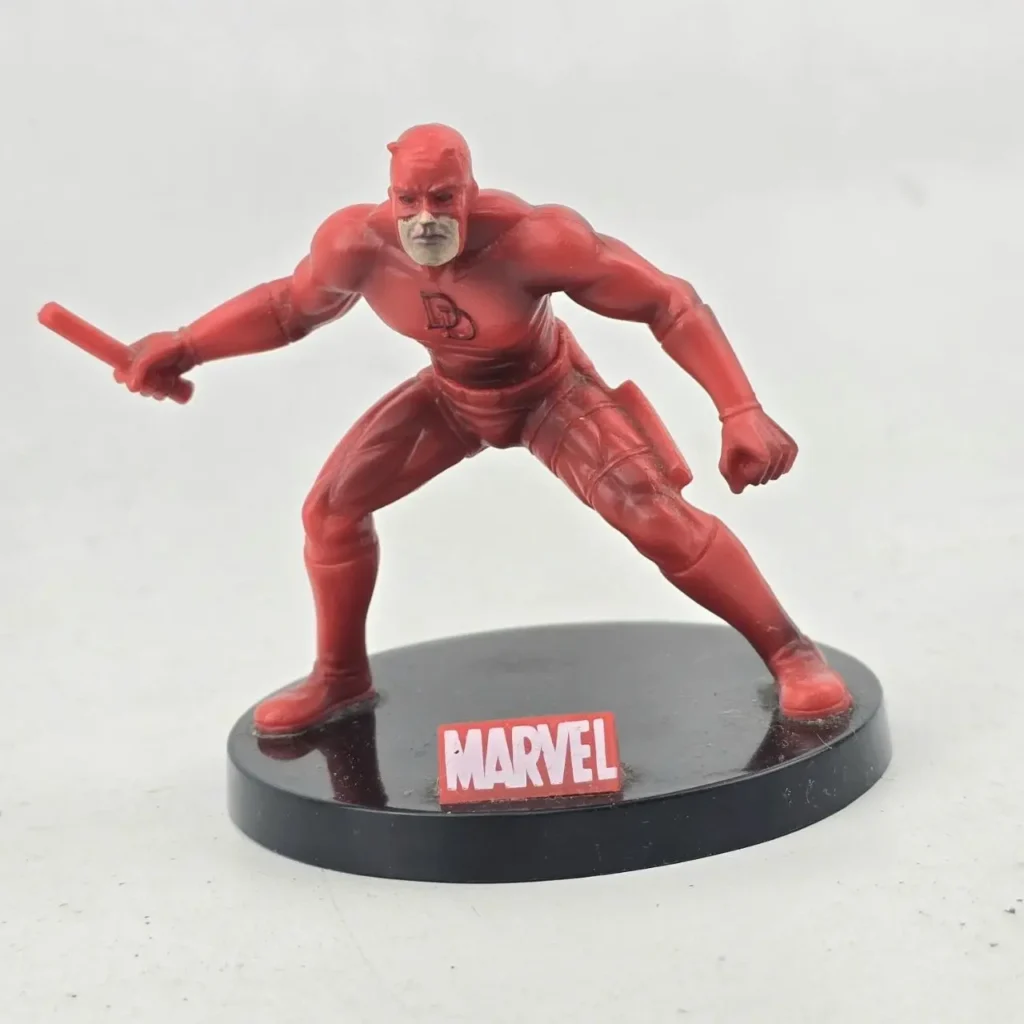 Figura de acción de Daredevil de Marvel roja con bastón. by Remates Narvaja