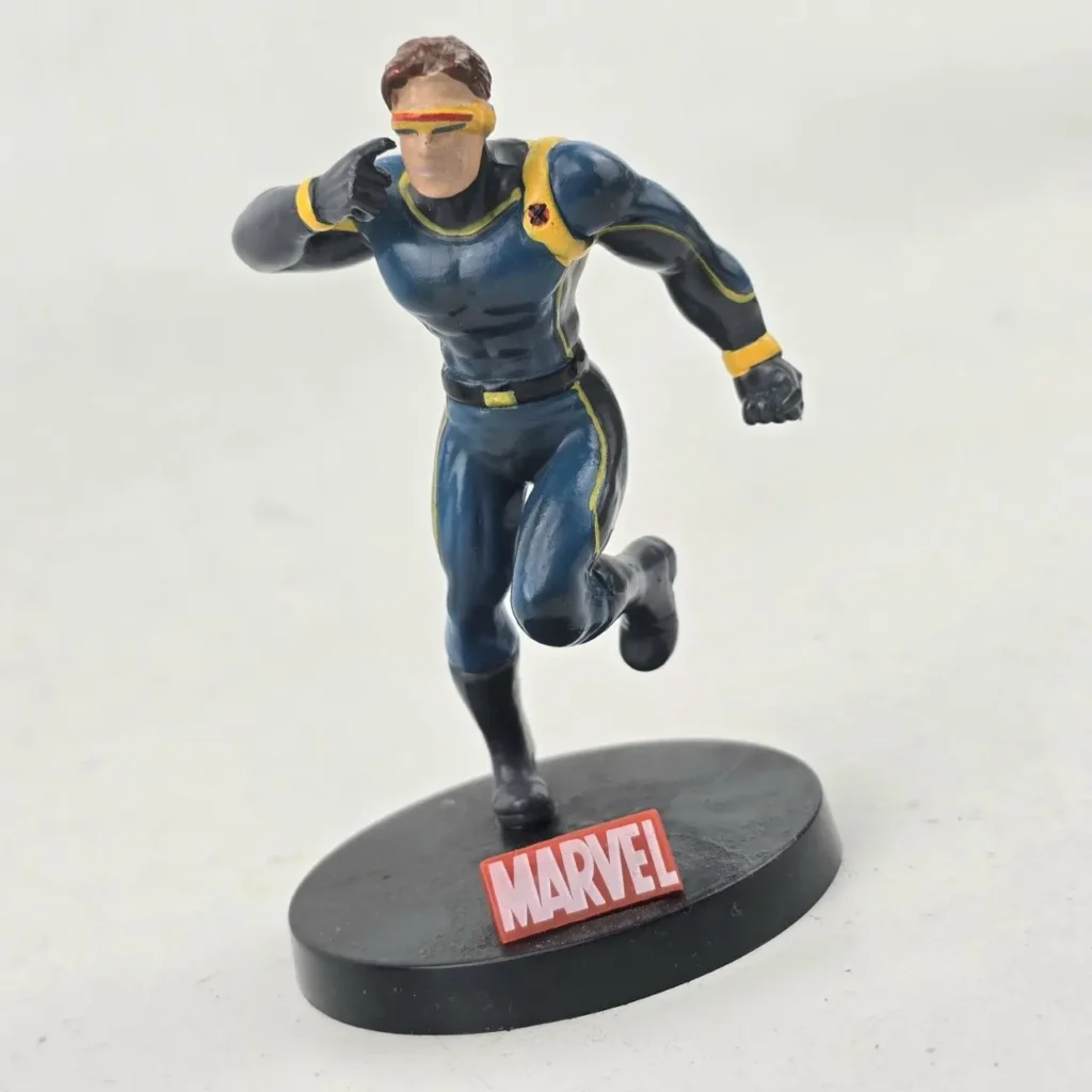 Figura de acción de Cíclope de Marvel X-Men en pose de carrera, con traje azul y amarillo y base con logo Marvel.** by Remates Narvaja