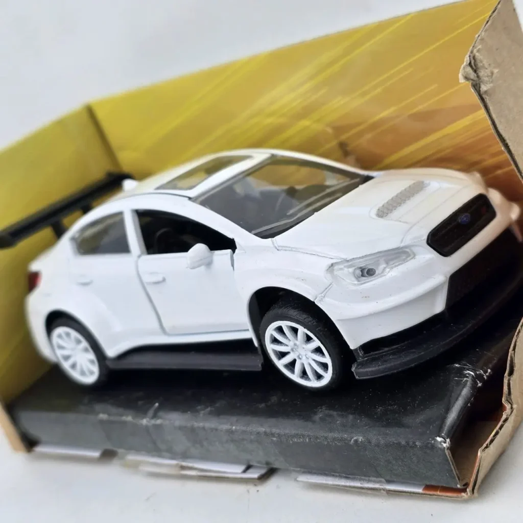 Coche de juguete Subaru WRX STI blanco en caja. by Remates Narvaja