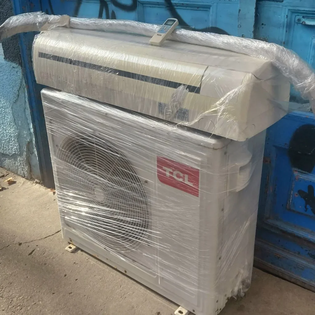 Aire acondicionado split TCL nuevo, con unidad interior y exterior, envuelto en plástico y control remoto. by Remates Narvaja