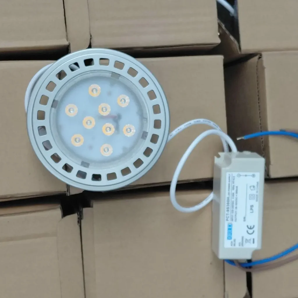 Foco LED empotrable redondo con driver de alimentación PCT-95300H. by Remates Narvaja