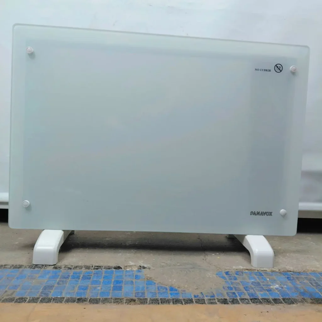 Calefactor de panel Panavox de vidrio blanco con soporte de pie. by Remates Narvaja