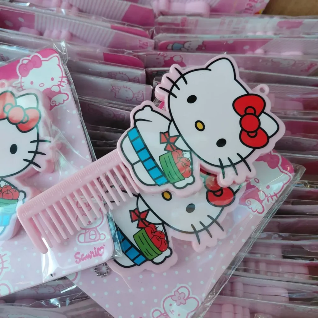 Llaveros y peine rosa de Hello Kitty Sanrio. by Remates Narvaja