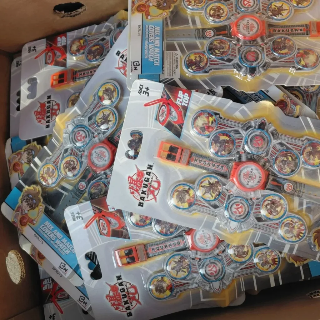 Caja llena de relojes Bakugan Mix and Match Covers nuevos en su empaque. by Remates Narvaja
