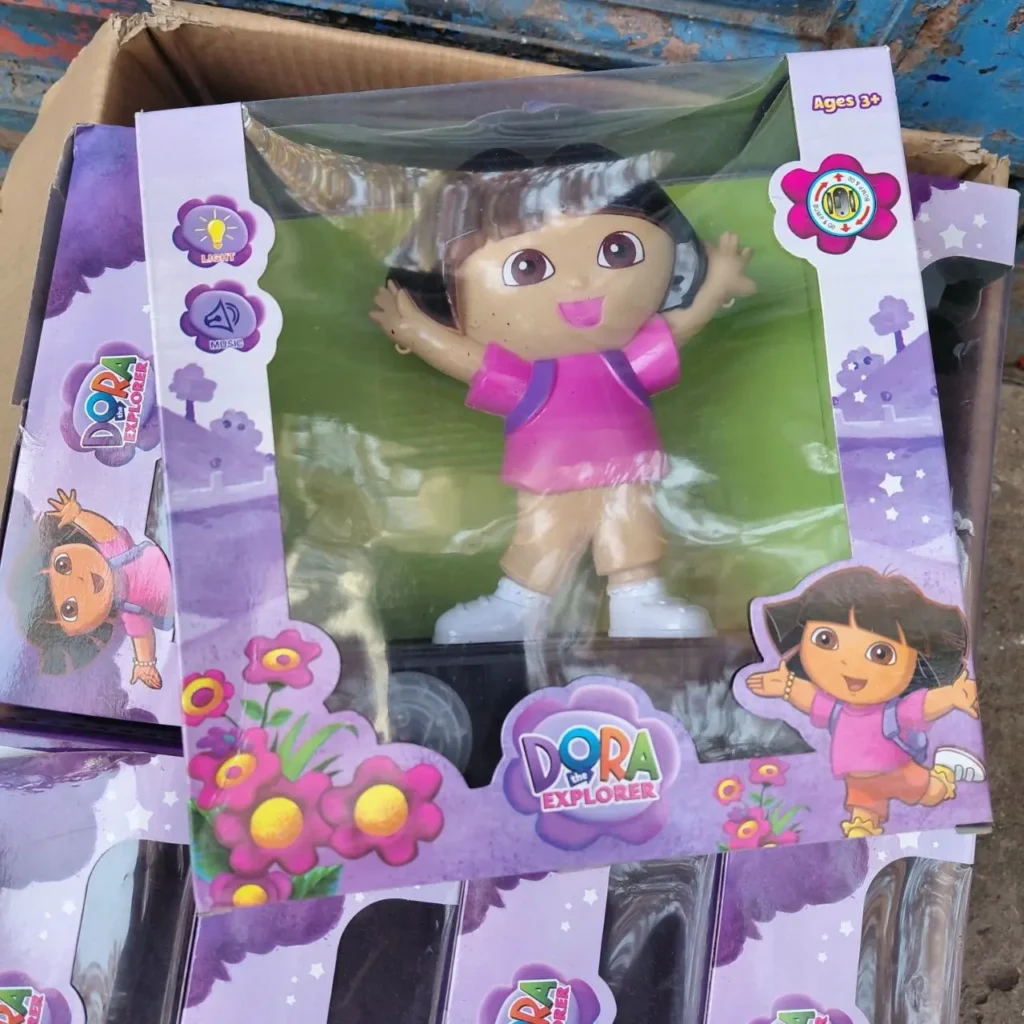 Muñeca de Dora la Exploradora en su caja, con funciones de luz y música para niños de 3 años o más. by Remates Narvaja