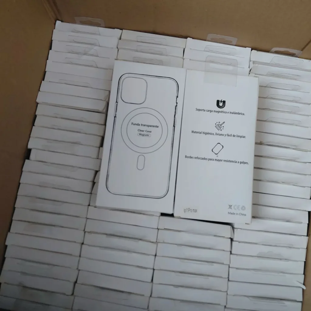 Cajas de fundas transparentes magnéticas para iPhone 11 Pro Max en un envío a granel. by Remates Narvaja