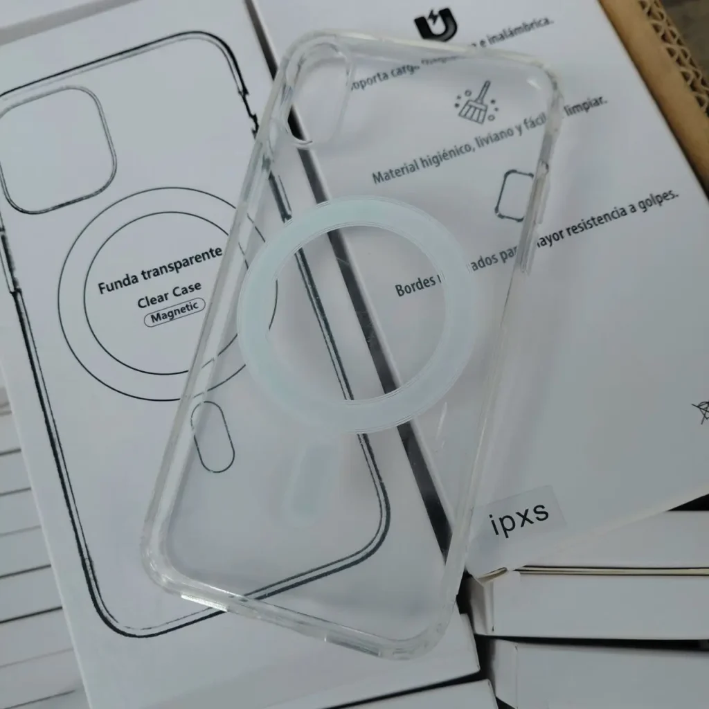 Funda transparente magnética para iPhone, ideal para carga inalámbrica, ligera y resistente a golpes. by Remates Narvaja