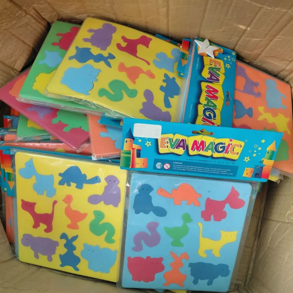 Caja con rompecabezas de goma eva EVA Magic, figuras de animales coloridas. by Remates Narvaja