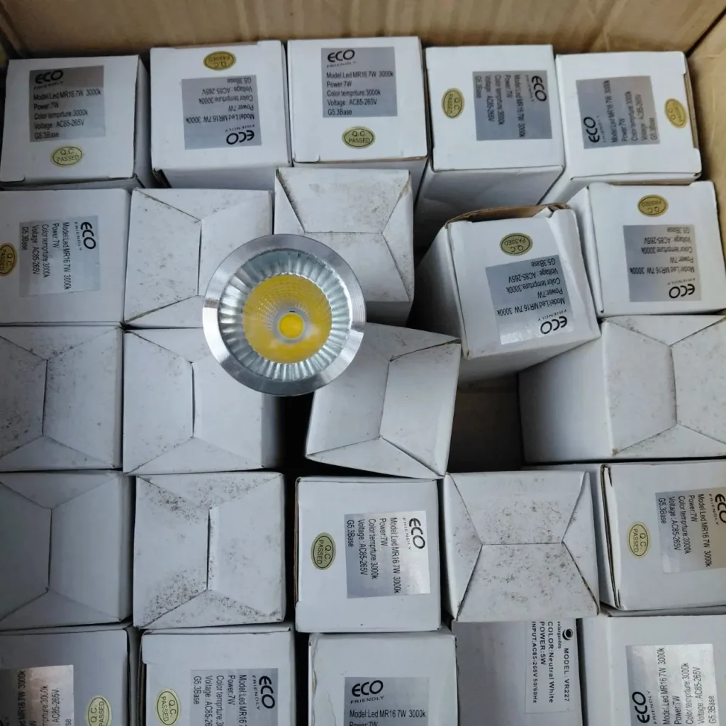 Focos LED MR16 7W 3000K eco-friendly en cajas. by Remates Narvaja