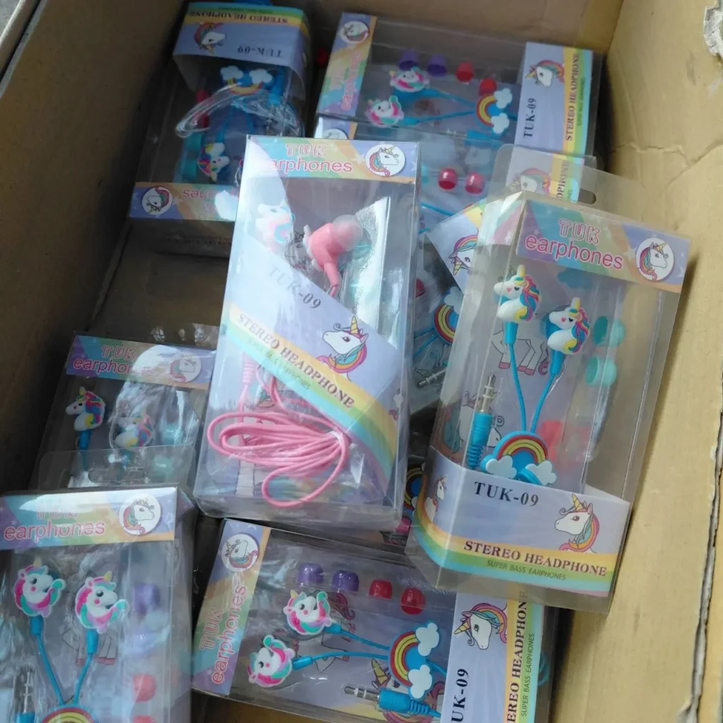 Auriculares estéreo de unicornio y arcoíris empaquetados. by Remates Narvaja