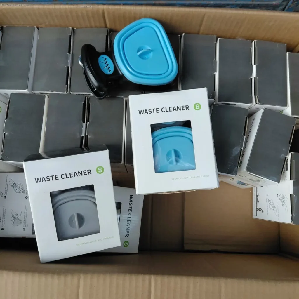 Cajas de limpiadores de residuos plegables para perros, azules y grises, en un envío a granel. by Remates Narvaja