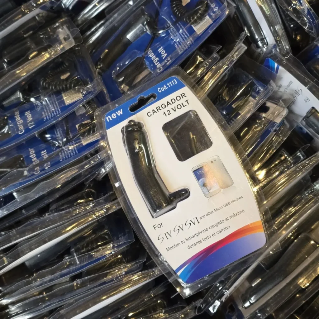 Cargador de coche 12 voltios para smartphone y dispositivos Micro USB. by Remates Narvaja