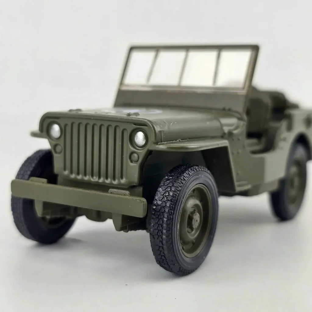 Modelo de jeep militar clásico verde oliva." by Remates Narvaja