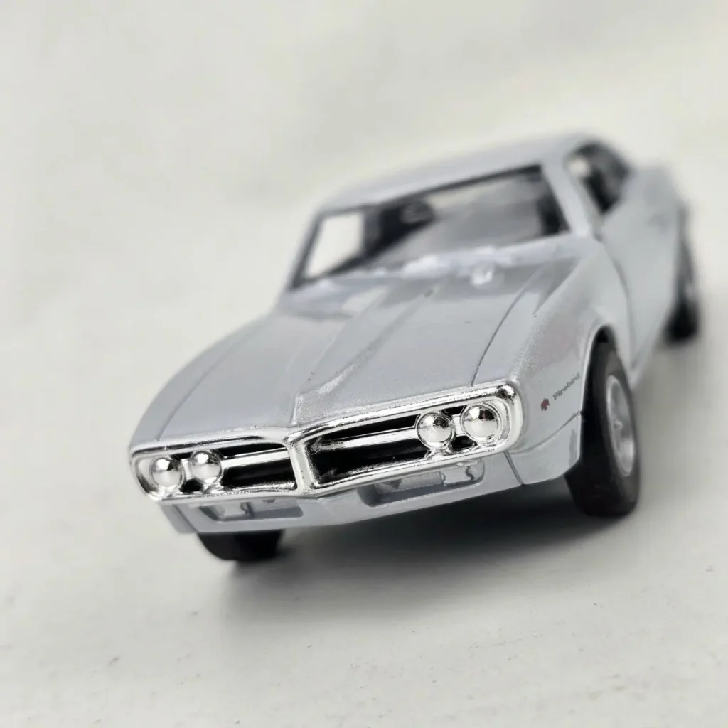 Modelo de coche Pontiac Firebird plateado. by Remates Narvaja