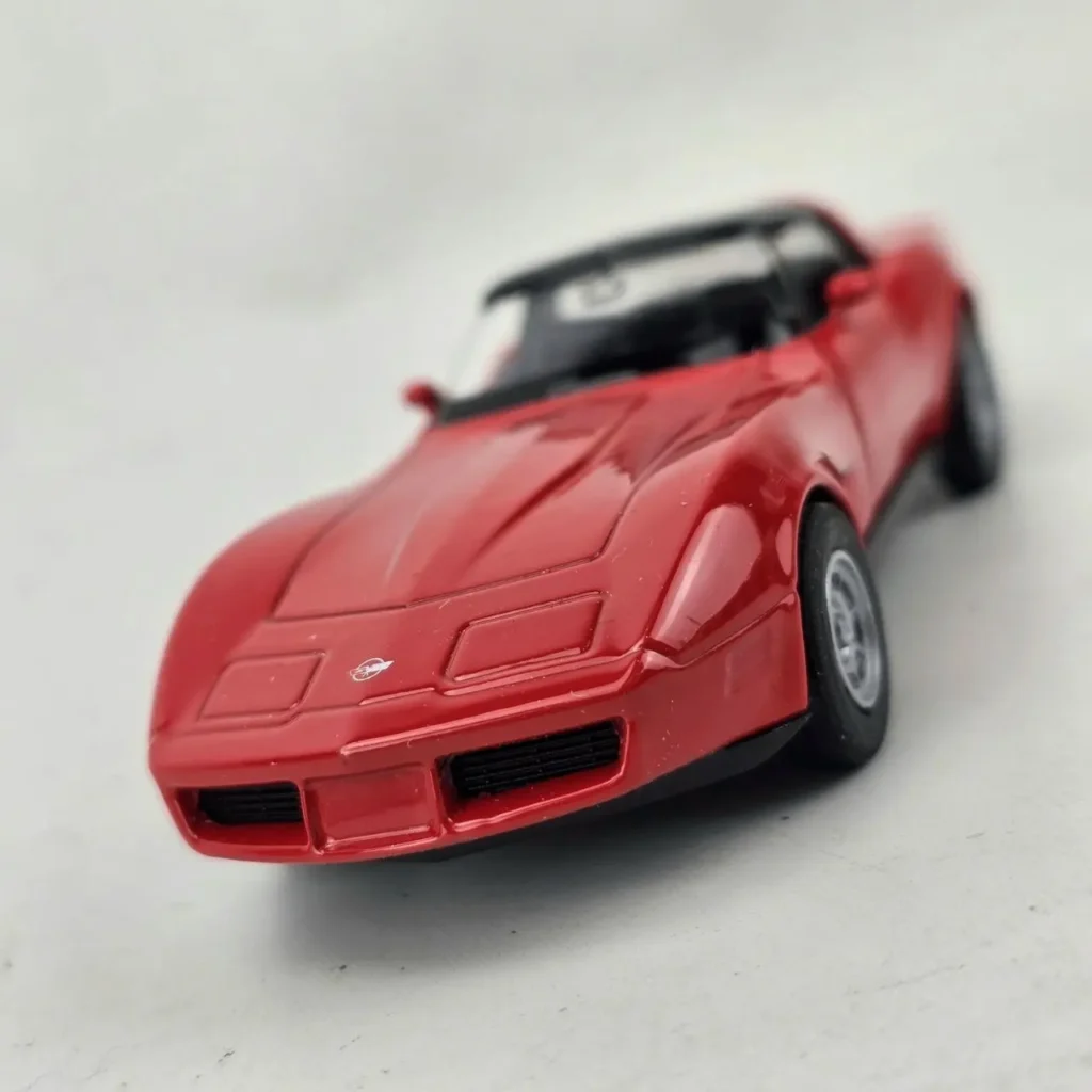 Coche a escala Corvette rojo descapotable. by Remates Narvaja