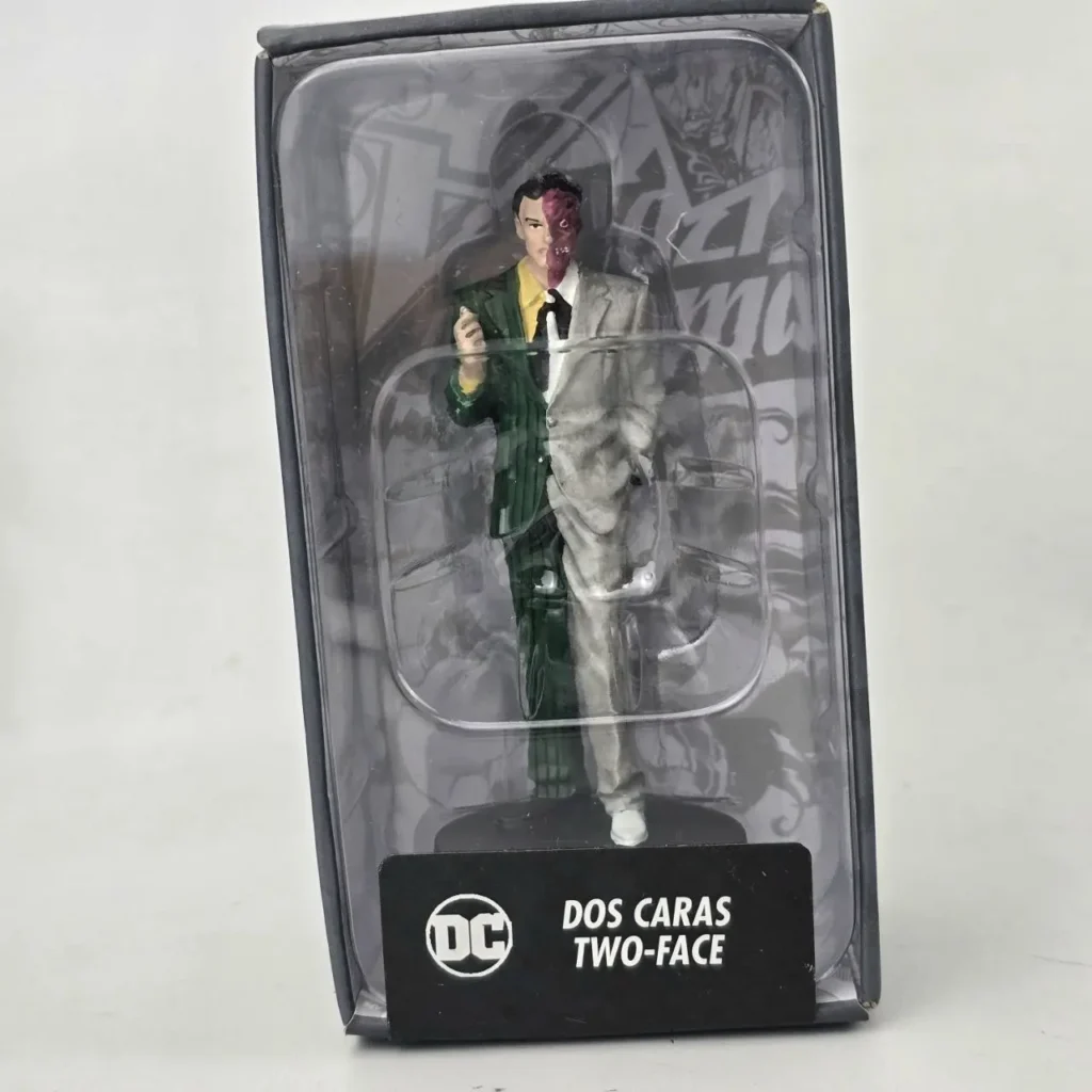 Figura de Two-Face (Dos Caras) de DC Comics en su empaque original. by Remates Narvaja