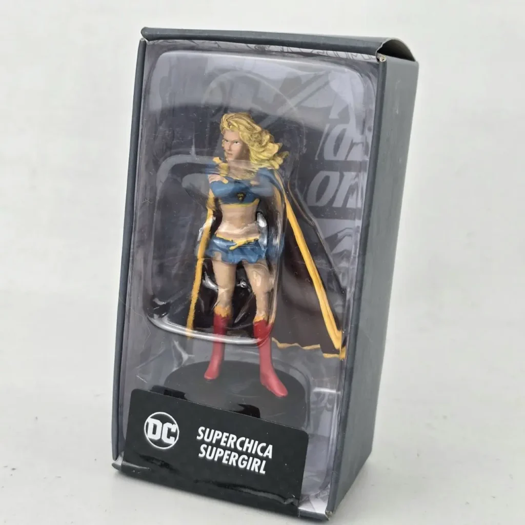 Figura de Supergirl de DC Comics en su empaque original. by Remates Narvaja