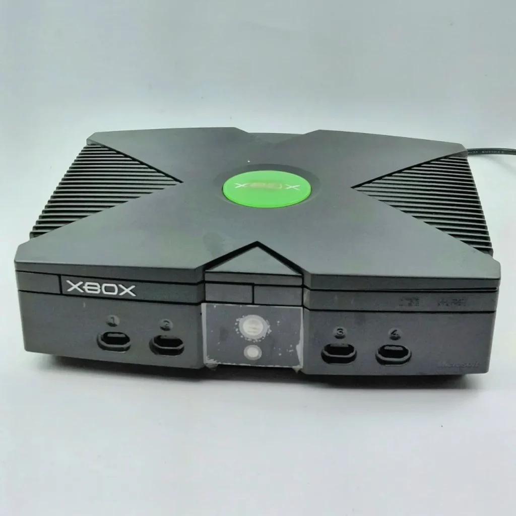 Consola Xbox original gris oscuro con logo verde, vista frontal. by Remates Narvaja