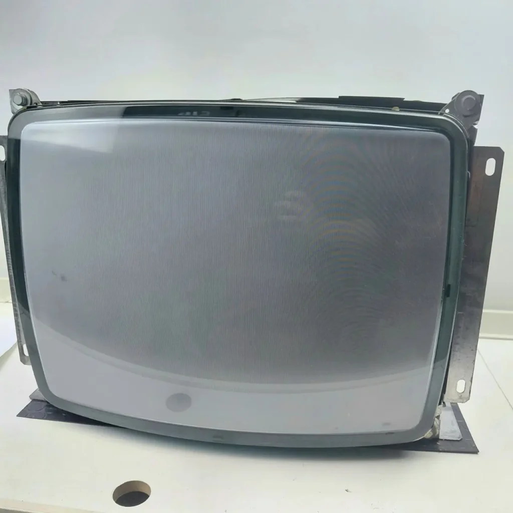 Pantalla CRT gris de monitor o televisor con soportes de montaje. by Remates Narvaja