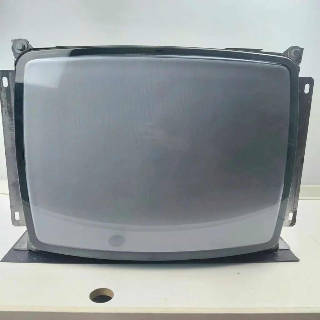 Monitor CRT gris vintage con marco metálico. by Remates Narvaja