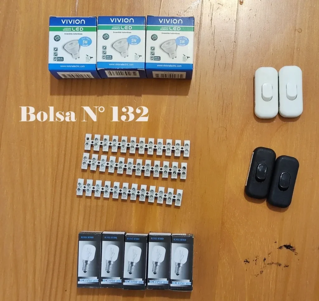 Bolsa N° 132: lámparas LED Vivion, bombillas High Tech, interruptores de paso y regletas de conexión. by Remates Narvaja