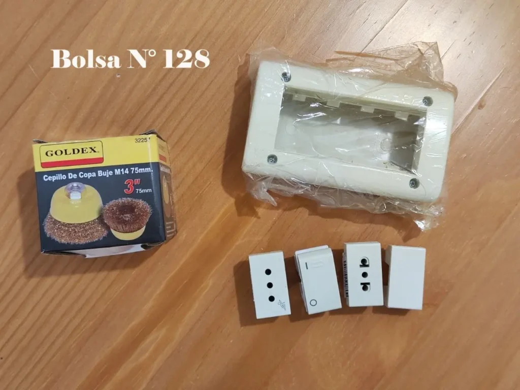 Cepillo de copa Goldex, caja eléctrica de superficie y módulos de tomacorriente e interruptor. by Remates Narvaja