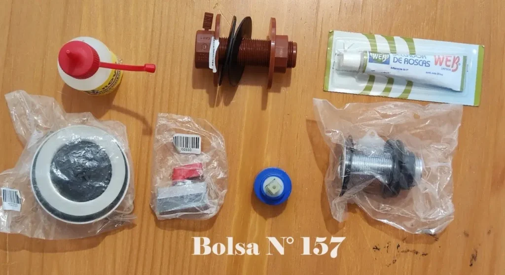 Suministros de plomería: sellador de roscas, desagües y conexiones. Bolsa N° 157 by Remates Narvaja