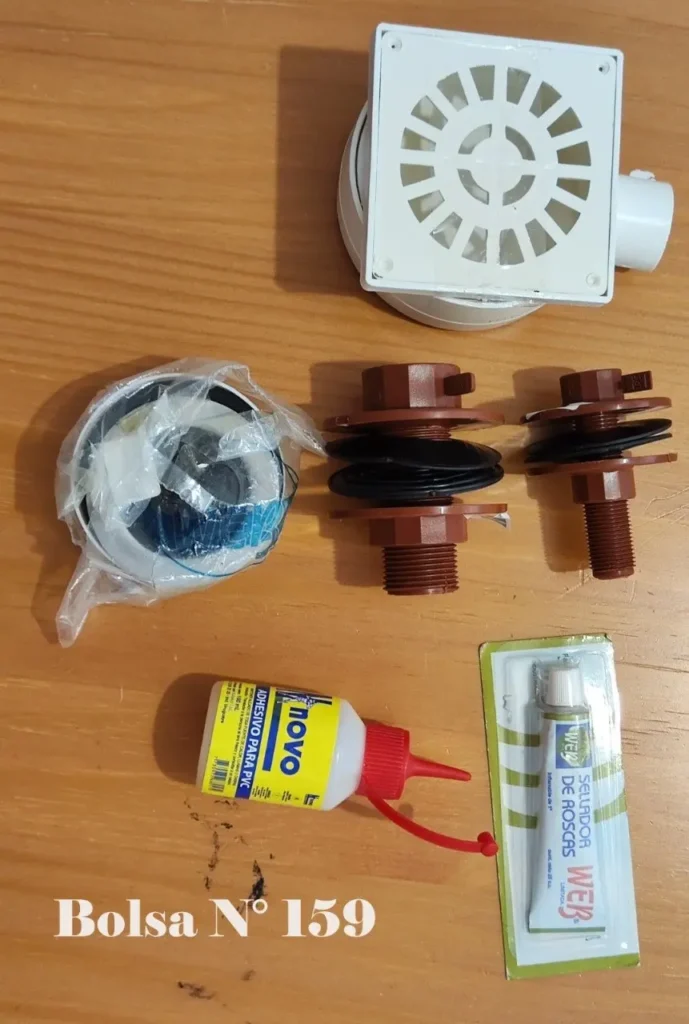 Suministros de fontanería: sumidero de piso, tornillos para tanque de inodoro, pegamento PVC y sellador de ro by Remates Narvaja