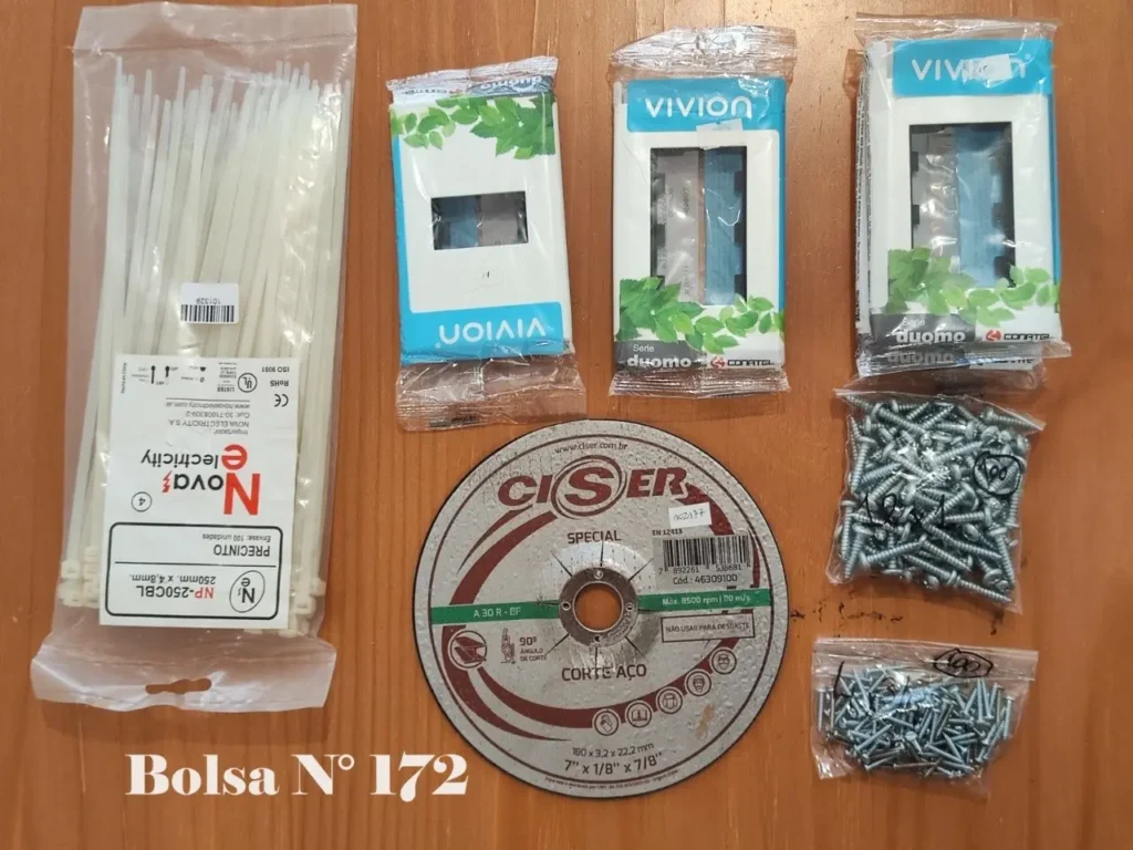 Suministros eléctricos y ferretería: bridas, módulos eléctricos, disco de corte y tornillos. by Remates Narvaja