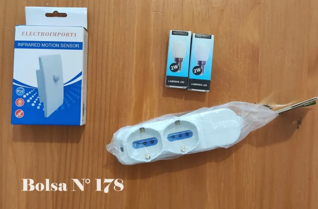 Sensor de movimiento infrarrojo, dos lámparas LED de 2W y una regleta eléctrica. by Remates Narvaja