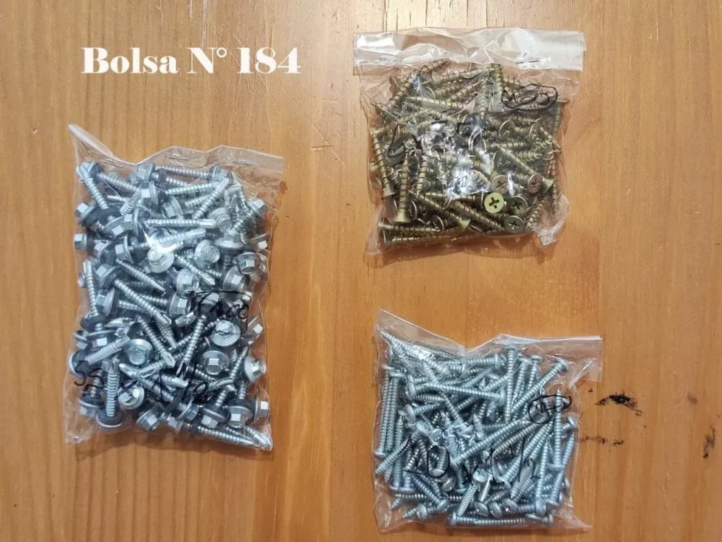 Bolsas de tornillos surtidos: tornillos autoperforantes hexagonales con arandela, tornillos para madera dorados y by Remates Narvaja