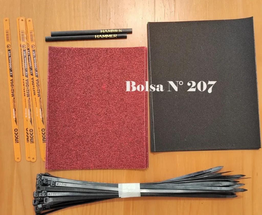 Kit de herramientas y materiales: hojas de sierra, lápices, lija, lámina negra y bridas. Bolsa N° 207. by Remates Narvaja