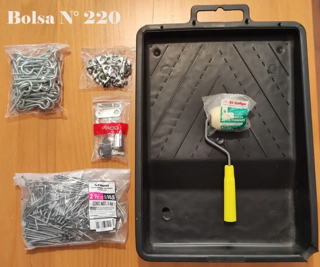 Bolsa N° 220: kit de ferretería con clavos, tornillos de ojo, cerradura, rodillo de pintura y by Remates Narvaja