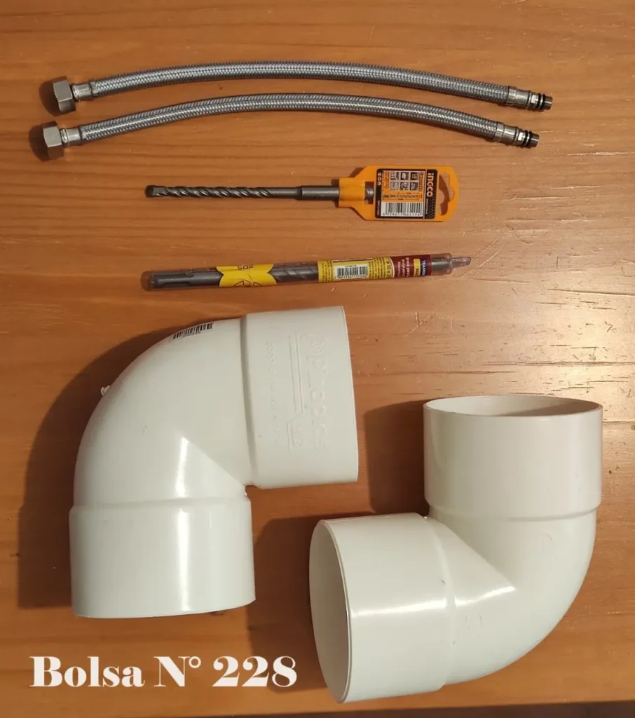Mangueras flexibles de fontanería, brocas para hormigón y codos de PVC. by Remates Narvaja
