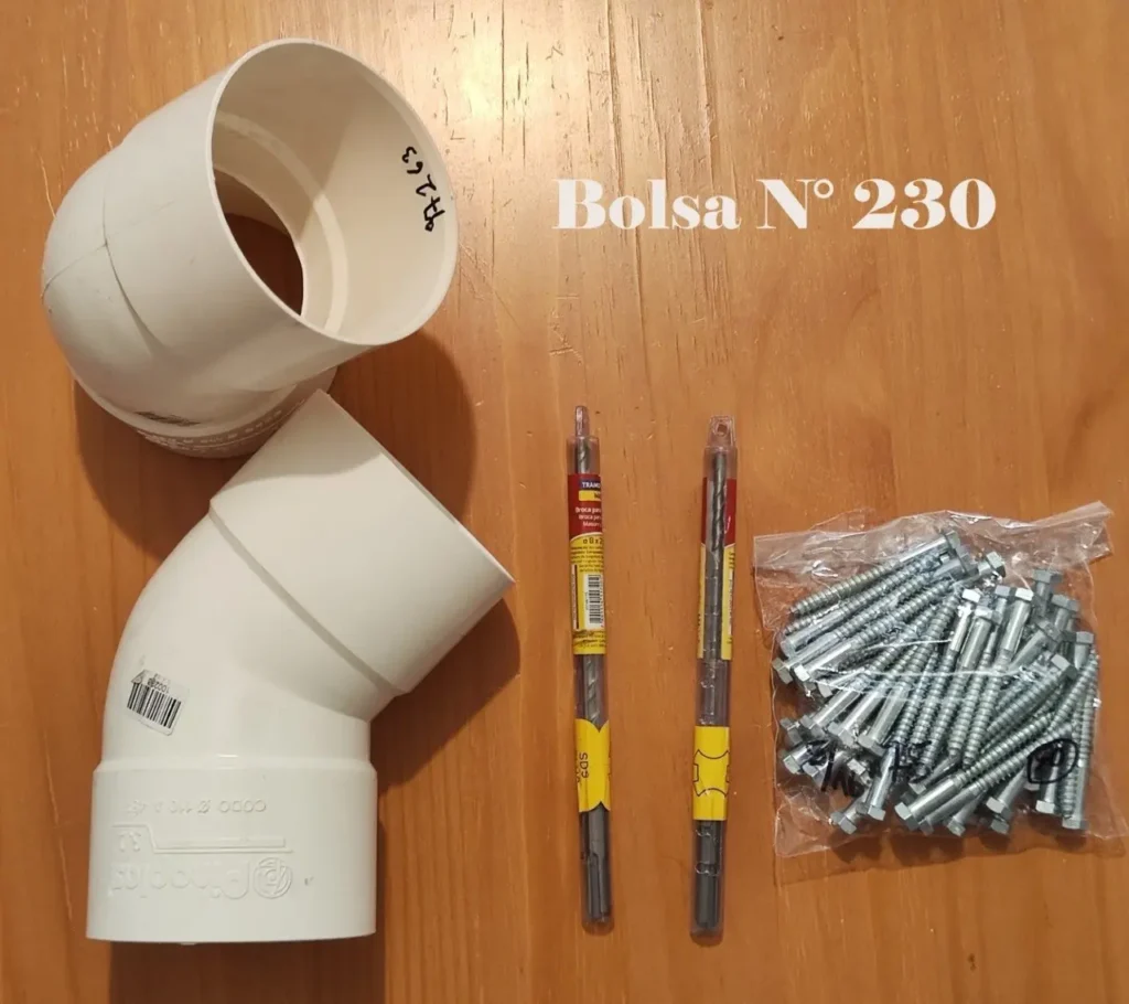 Materiales de ferretería: codos de PVC, brocas y tornillos. by Remates Narvaja