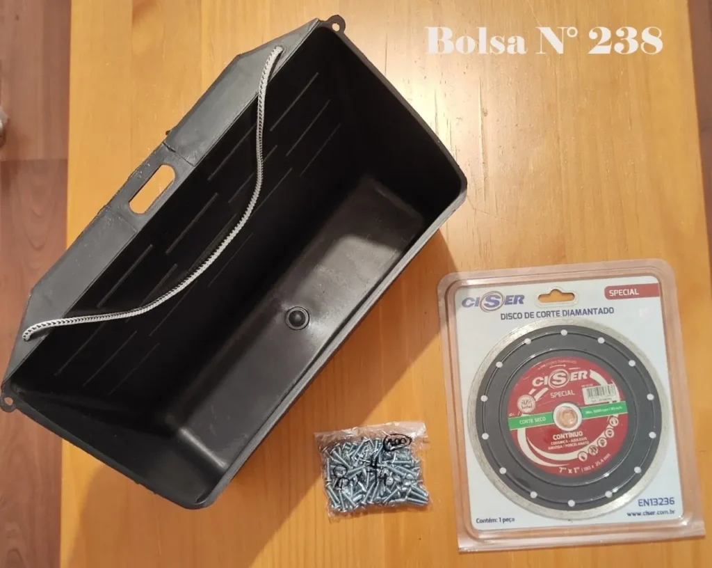 Contenedor de herramientas negro, tornillos y disco de corte diamantado Ciser (Bolsa N° 238). by Remates Narvaja