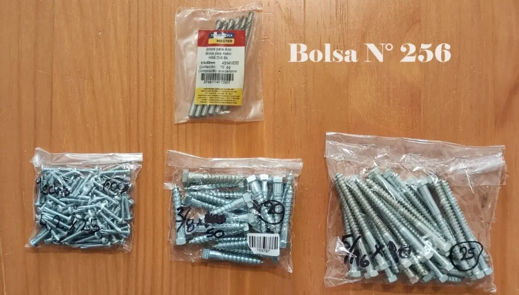 Bolsa N° 256: Kit de brocas HSS Tramontina y surtido de tornillos autoperforantes by Remates Narvaja