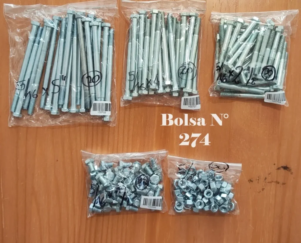 Bolsas de tornillos, tuercas y sujetadores metálicos de varios tamaños, Bolsa N° 274. by Remates Narvaja