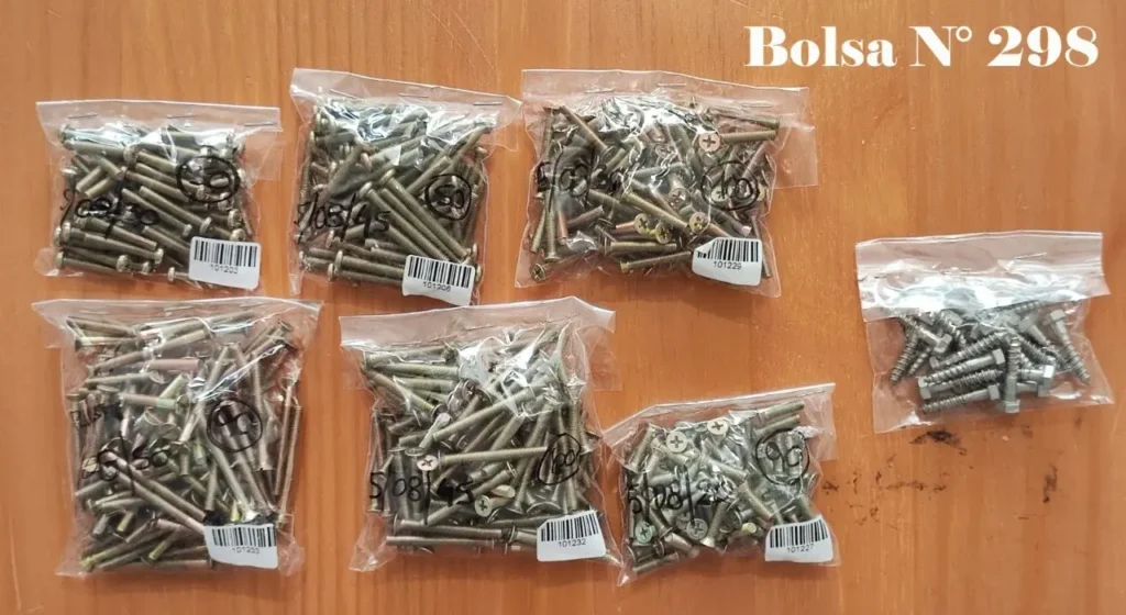 Bolsa Nº 298 con surtido de tornillos en varias bolsas de plástico. by Remates Narvaja
