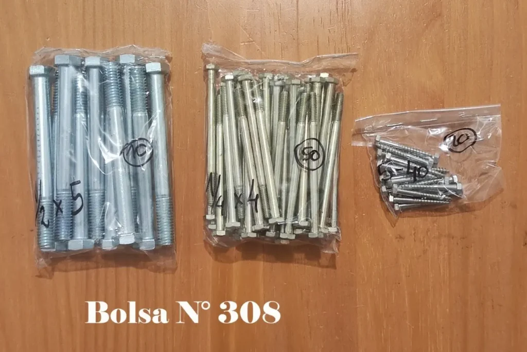 Bolsas de pernos y tornillos de diferentes tamaños para ferretería o inventario. by Remates Narvaja