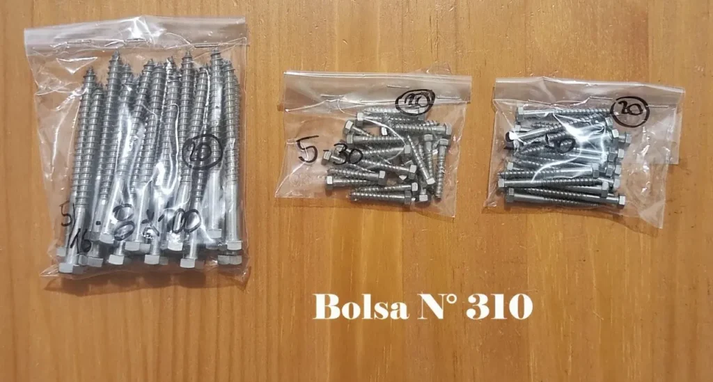 Bolsas de tornillos y tirafondos de diferentes medidas, Bolsa N° 310. by Remates Narvaja