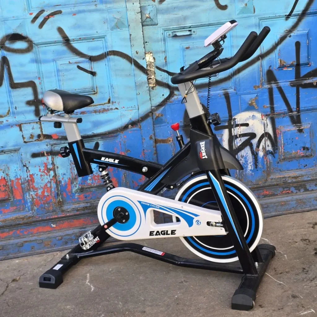 Bicicleta estática de spinning Eagle negra y azul. by Remates Narvaja
