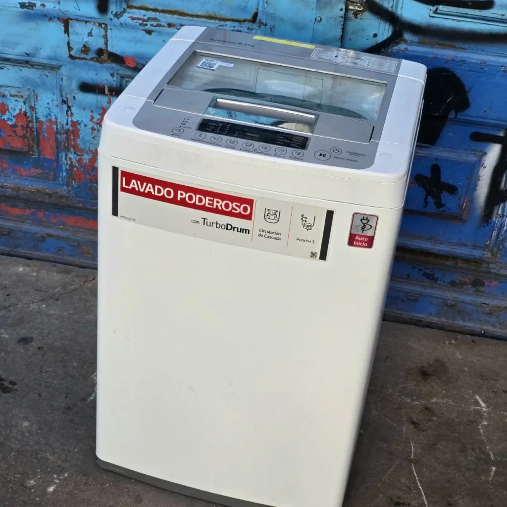 Lavadora LG blanca de carga superior TurboDrum 8.5 kg. by Remates Narvaja