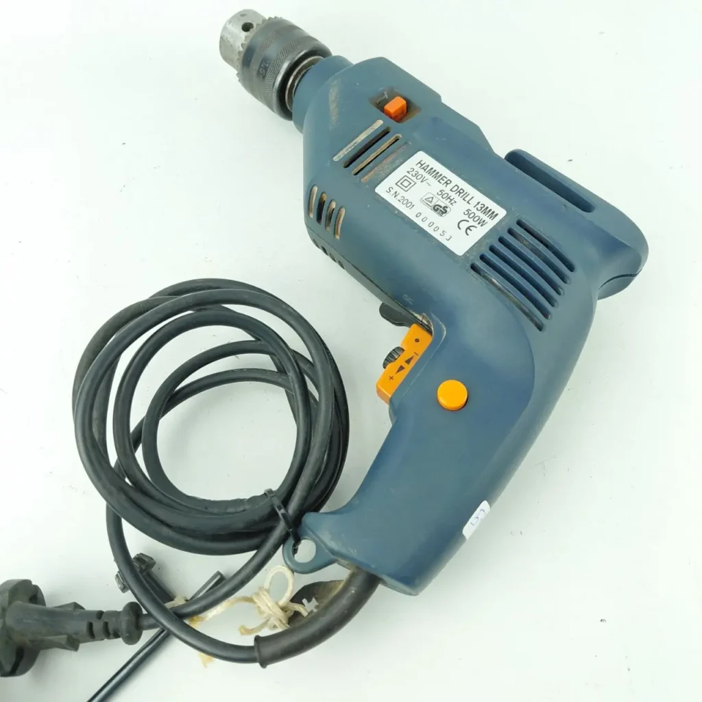 Taladro percutor azul oscuro de 13mm y 500W con cable de alimentación. by Remates Narvaja